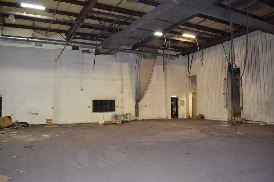 More Photos Of 315 Poston Dr, Crawfordsville Manufacturing For Sale