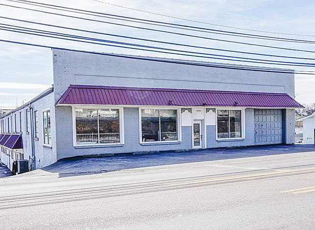 Primary Photo Of 498 E Main St, Abingdon Showroom For Lease