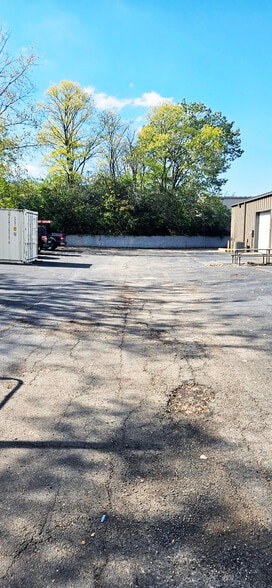 More Photos Of 400-460 Fame Rd, Dayton Light Distribution For Lease