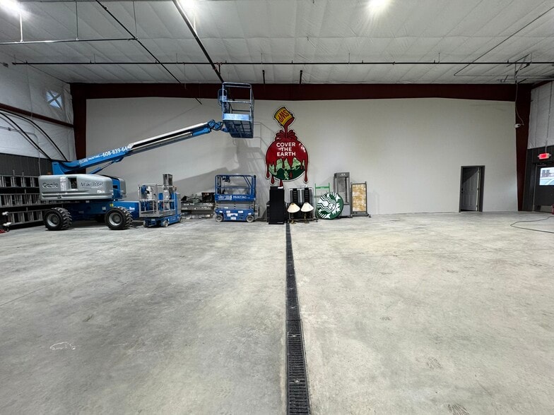 More Photos Of 645 Sandpiper Trl, Cottage Grove Warehouse For Sale