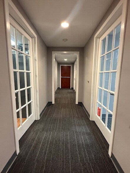 More Photos Of 3850 Main St, Bridgeport Office For Lease