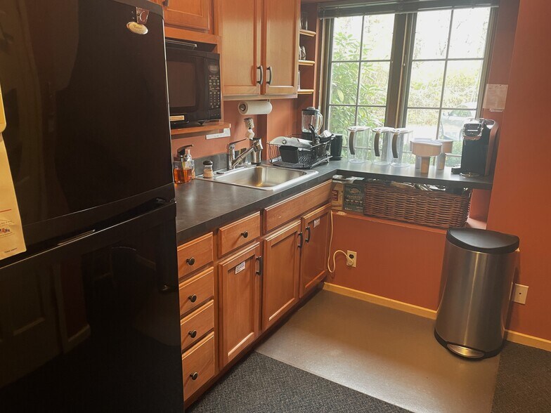 More Photos Of 2 Mystic Ln, Malvern Office For Sale