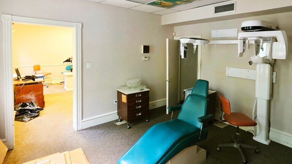More Photos Of 5912 Ridge Ave, Philadelphia Medical For Lease