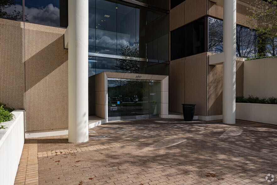 More Photos Of 402 Bna Dr, Nashville Office For Lease