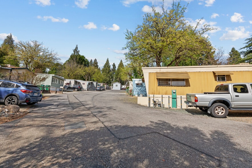 More Photos Of 639 Whiting St St, Grass Valley Manufactured Housing Mobile Home Park For Sale