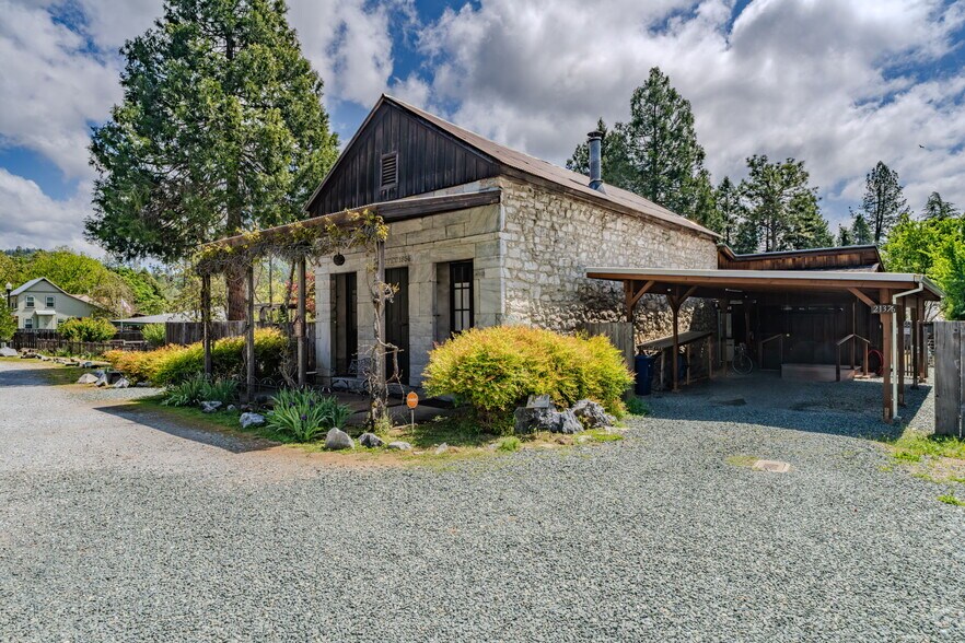 More Photos Of 21376 Consolation St, Volcano Specialty For Sale