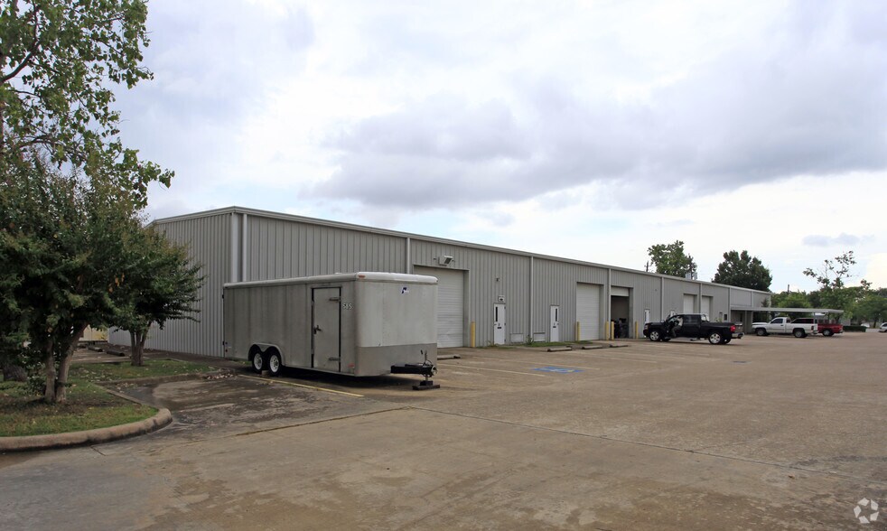 More Photos Of 3130 Strawberry Rd, Pasadena Service For Lease