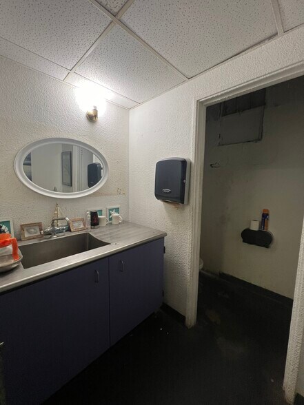 More Photos Of 2140 Dennis St, Jacksonville Distribution For Sale