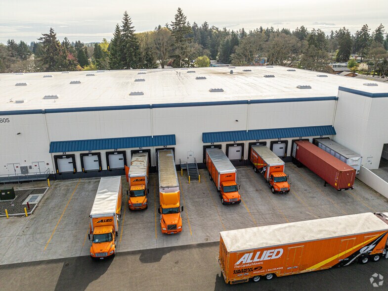More Photos Of 8605 S 34th Ave, Lakewood Distribution For Lease