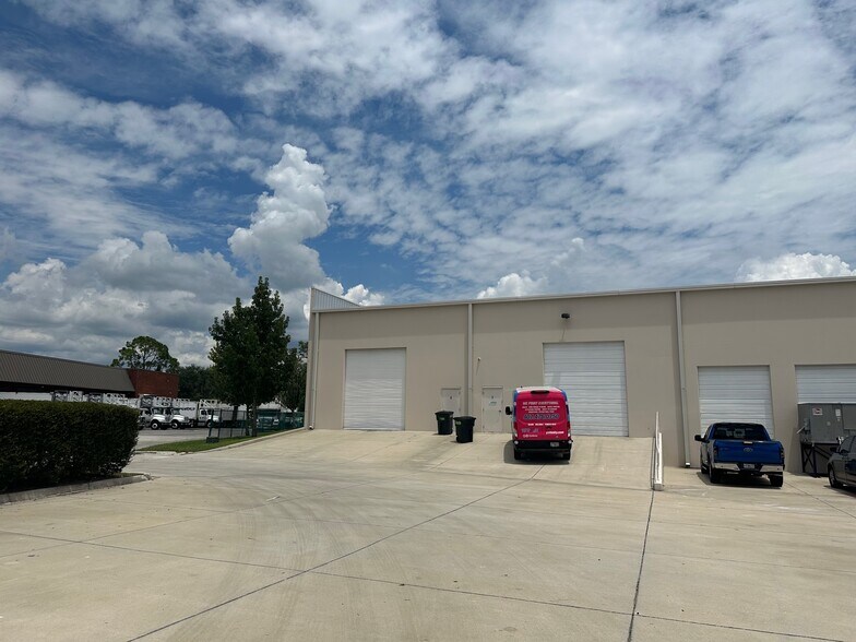 More Photos Of 7420 TPC Blvd, Orlando Flex For Lease