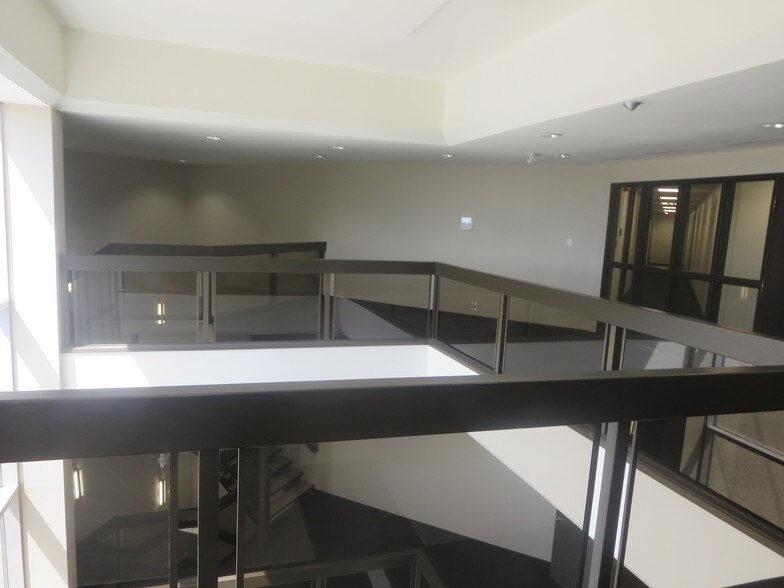 More Photos Of 2912 Memorial Dr SE, Calgary Office For Lease