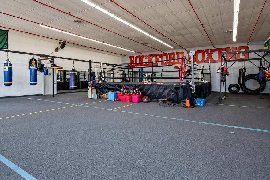 More Photos Of 727 1st Ave, Rockford Industrial For Sale