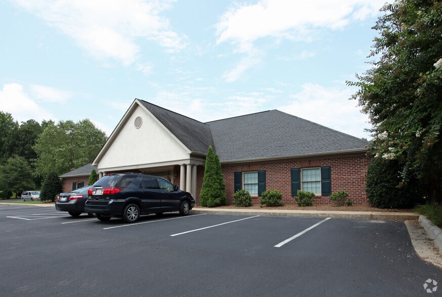 More Photos Of 107 Dorsett Dr, Salisbury Medical For Sale