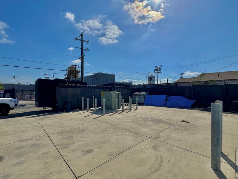 More Photos Of 5447 Satsuma St, North Hollywood Warehouse For Sale