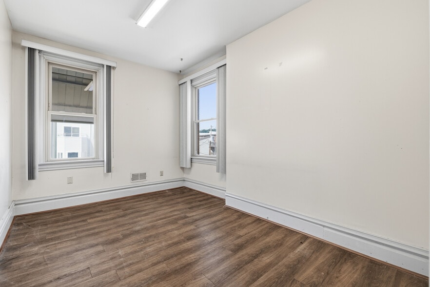 More Photos Of 101 W 9th Ave, Homestead Office For Sale