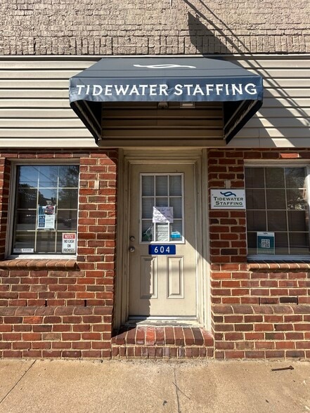 More Photos Of 600-604 W Washington St, Suffolk Storefront Retail Office For Lease