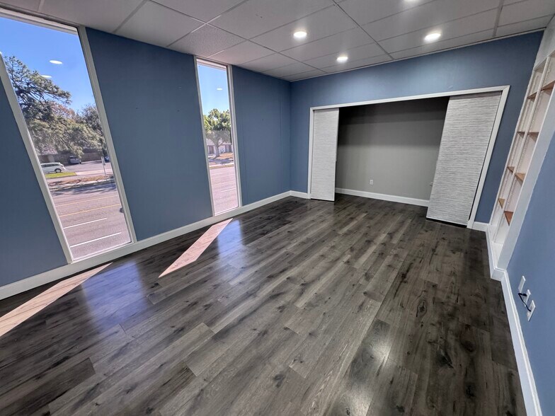 More Photos Of 2700 S Tamiami Trl, Sarasota Medical For Lease