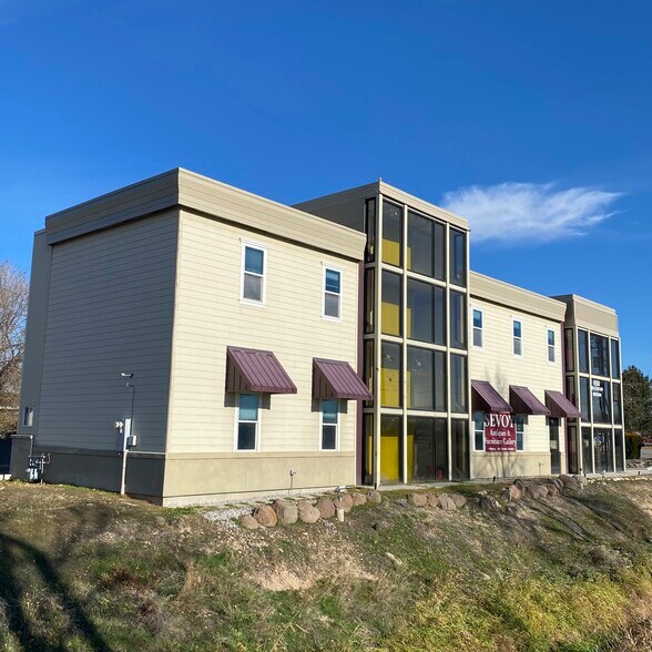 More Photos Of 650 E Fairview Ave, Meridian Storefront Retail Office For Sale