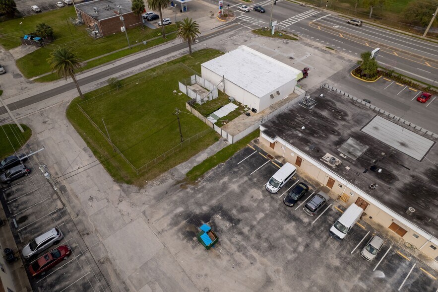 More Photos Of 599 Beville Rd, Daytona Beach General Retail For Sale