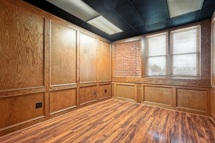 More Photos Of 441 Butternut St, Abilene Office For Sale