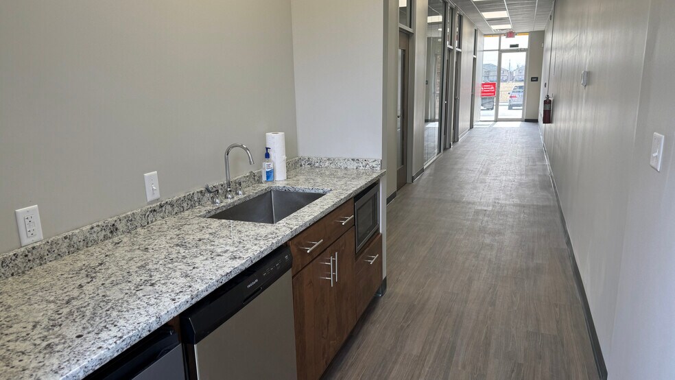 More Photos Of 1451-1487 W South St, Ozark General Retail For Lease