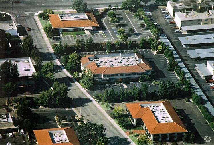 More Photos Of 516 Pennsfield Pl, Thousand Oaks Office For Lease