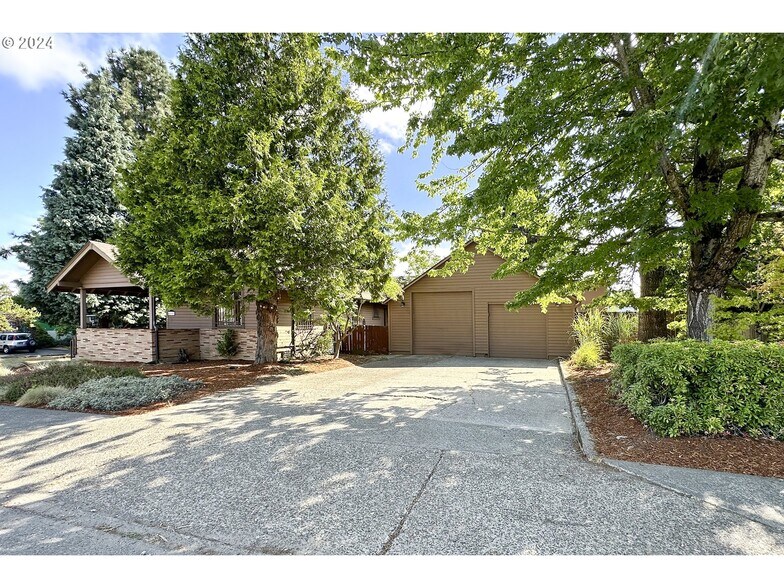 More Photos Of 4608 NE 102nd Ave, Portland Veterinarian Kennel For Sale
