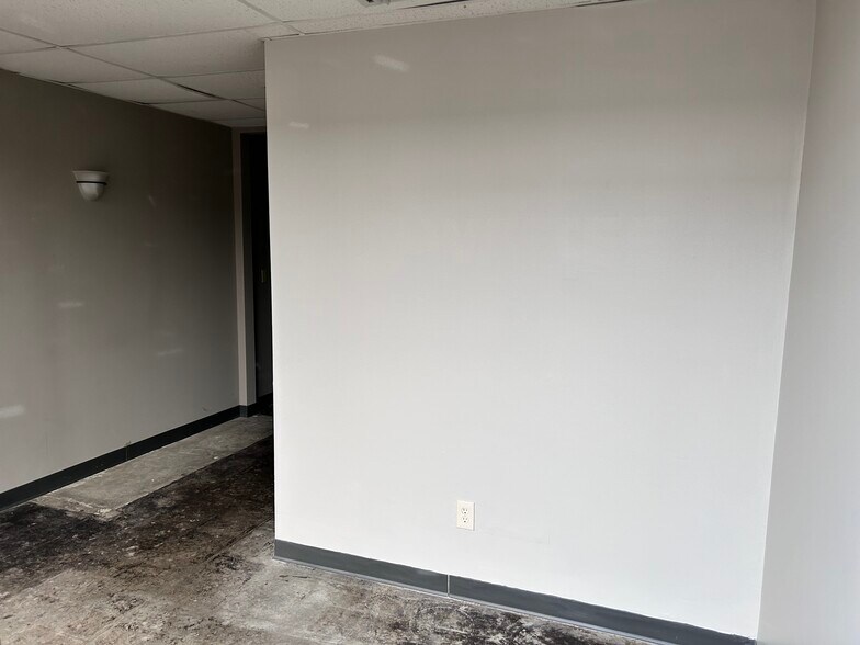 More Photos Of 526-540 Enterprise Dr, Erlanger Light Manufacturing For Lease