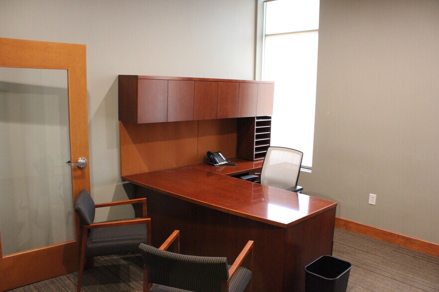 More Photos Of 2801-2807 Ackley Ave, Richmond Office For Lease