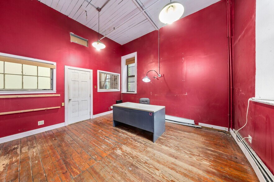 More Photos Of 148 India St, Brooklyn Warehouse For Lease