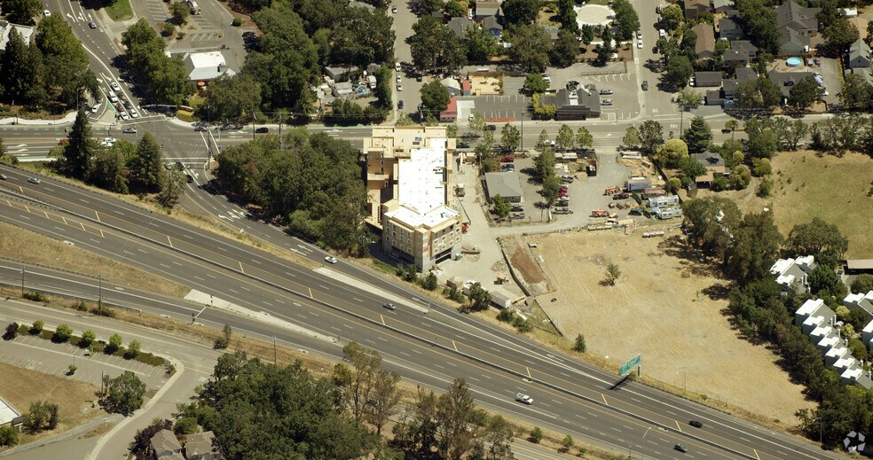 More Photos Of 8755-8757 Old Redwood Hwy, Windsor Hotel For Sale