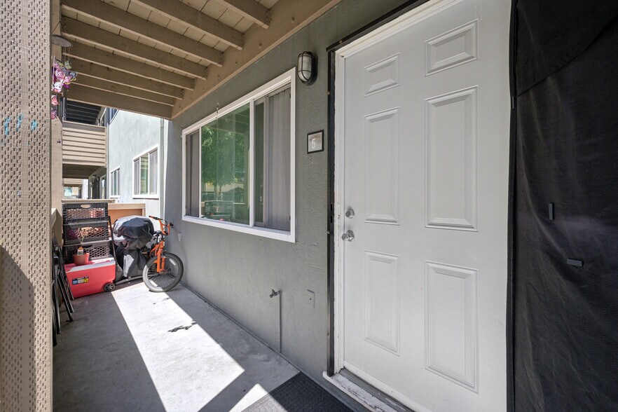 More Photos Of 550 Berry Ave, Hayward Apartments For Sale
