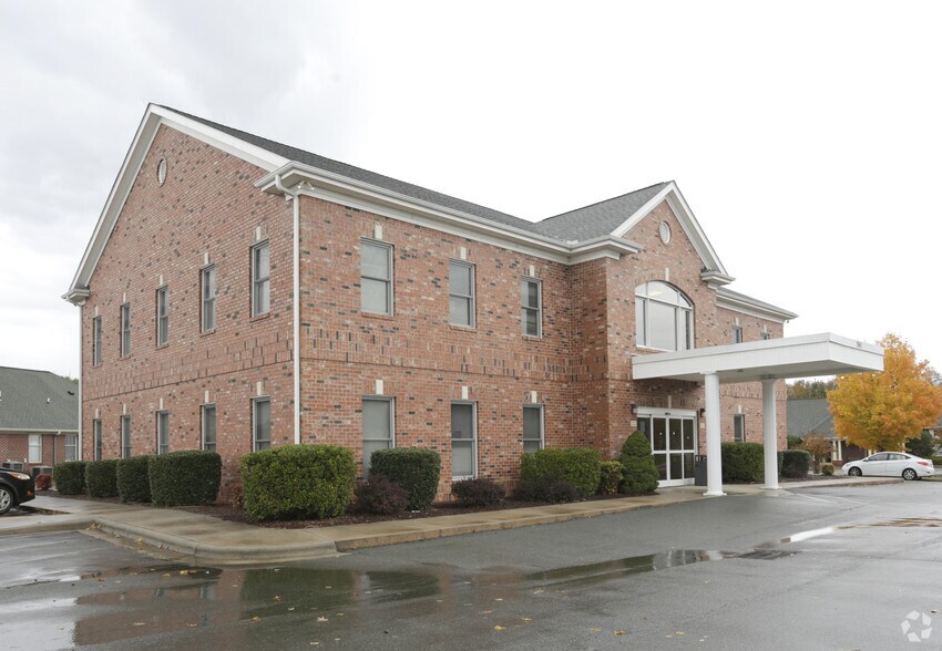 Primary Photo Of 2961 Crouse Ln, Burlington Medical For Lease