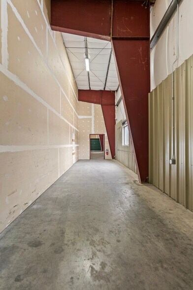More Photos Of 27 Kent St, Ballston Spa Warehouse For Lease