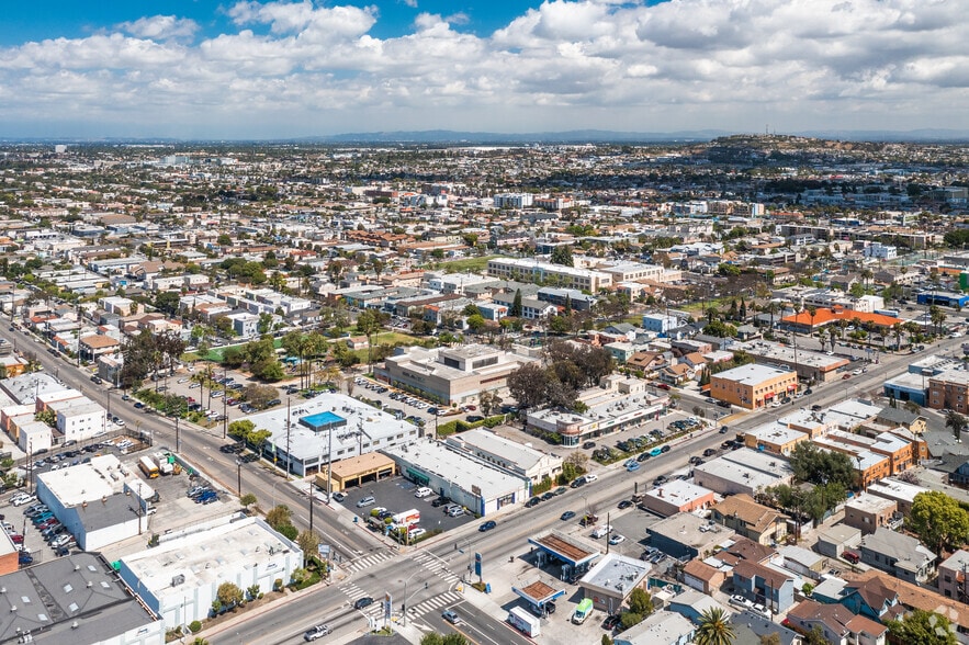 More Photos Of 439 W Anaheim St, Long Beach Freestanding For Sale