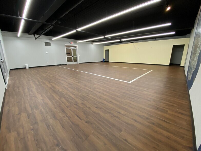 More Photos Of 615 S Front St, Mankato Storefront Retail Office For Lease