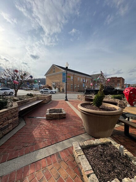 More Photos Of 120 Coles Ct, Barbourville Office For Sale