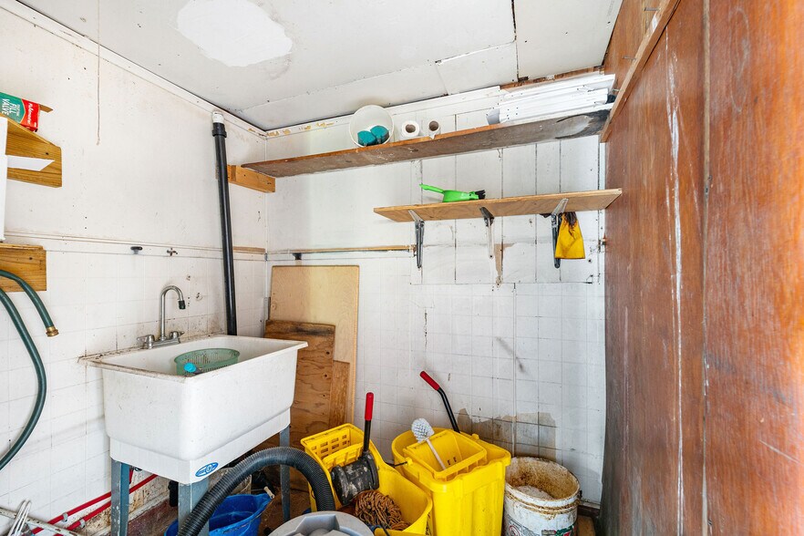 More Photos Of 221 White Horse Pike, Chesilhurst Bar For Sale