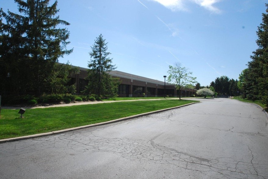 More Photos Of 39205 Country Club Dr, Farmington Hills Unknown For Lease