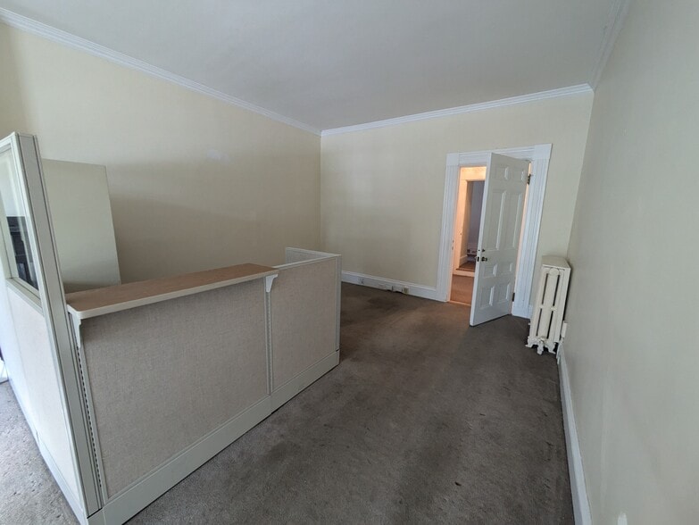 More Photos Of 44 Penobscot St, Bangor Apartments For Lease