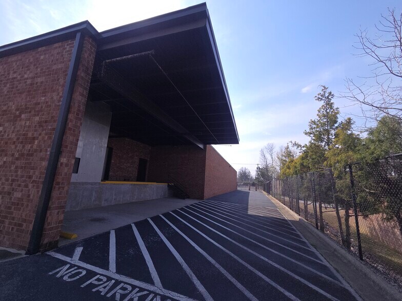More Photos Of 1826 Albertson Rd, High Point Manufacturing For Lease