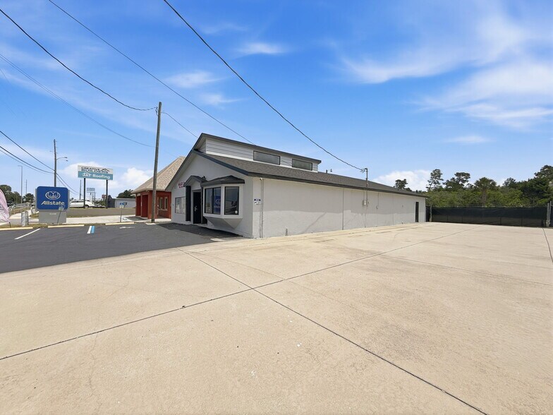 More Photos Of 13414 US Highway 19, Hudson Showroom For Lease