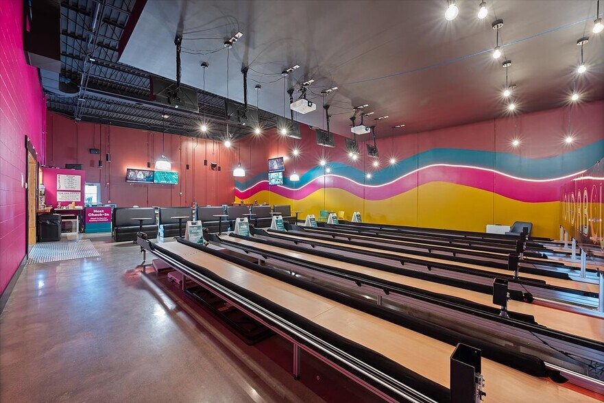 More Photos Of 7 S 4th St, Council Bluffs Health Club For Sale