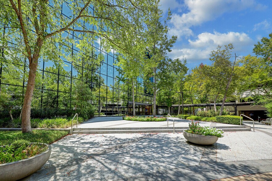 More Photos Of 10077 Grogans Mill Rd, The Woodlands Office For Lease