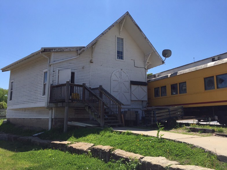 More Photos Of 100 S Main St, Parkville Restaurant For Sale