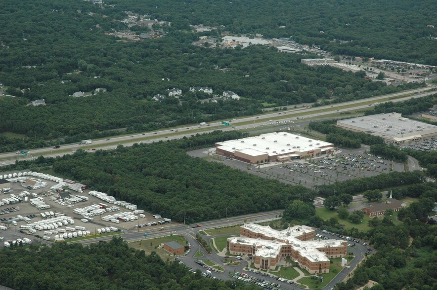More Photos Of Horseblock Rd @ Long Island Expressway, Medford Land For Lease