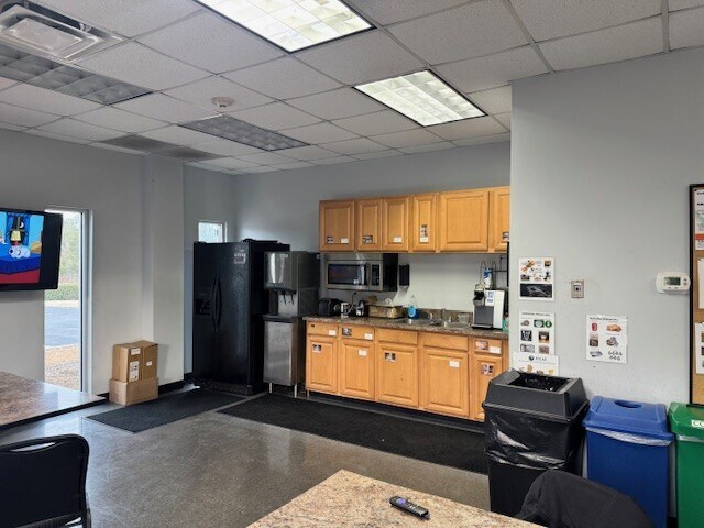 More Photos Of 2304 River Rd, Piedmont Manufacturing For Lease