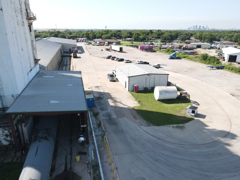 More Photos Of 2131 Terminal rd, Fort Worth Industrial For Lease