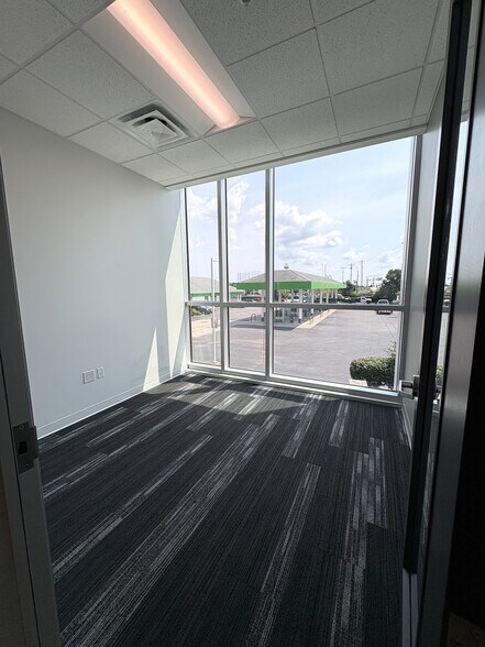 More Photos Of 8890 E 116th St, Fishers Medical For Lease