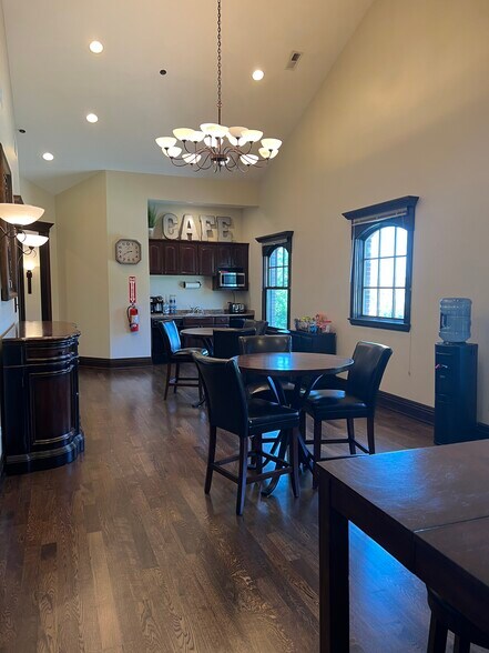 More Photos Of 770 Beacon St, West Dundee Medical For Sale